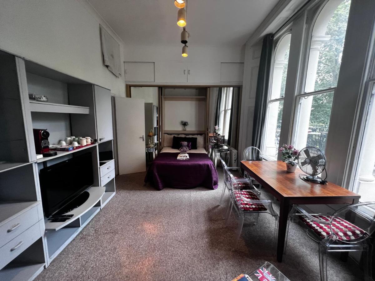 Hyde Park Studio Has Private Balcony With Tranquil Garden View London Kültér fotó