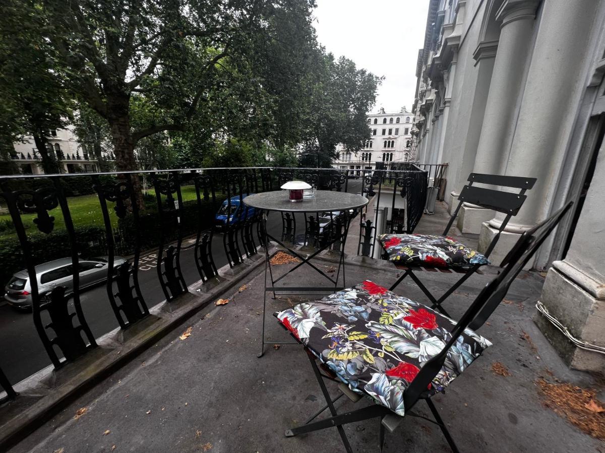 Hyde Park Studio Has Private Balcony With Tranquil Garden View London Kültér fotó