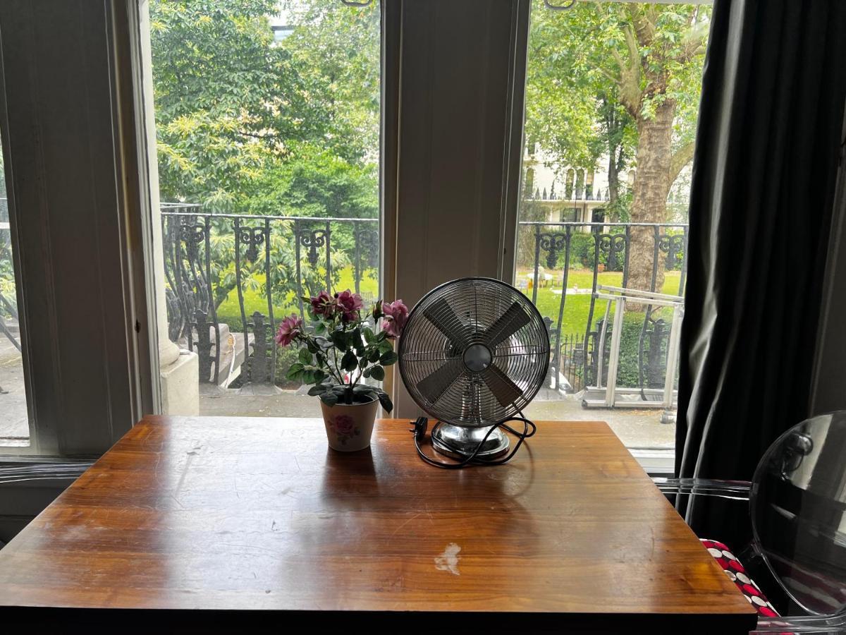 Hyde Park Studio Has Private Balcony With Tranquil Garden View London Kültér fotó