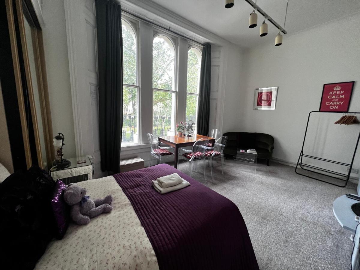 Hyde Park Studio Has Private Balcony With Tranquil Garden View London Kültér fotó