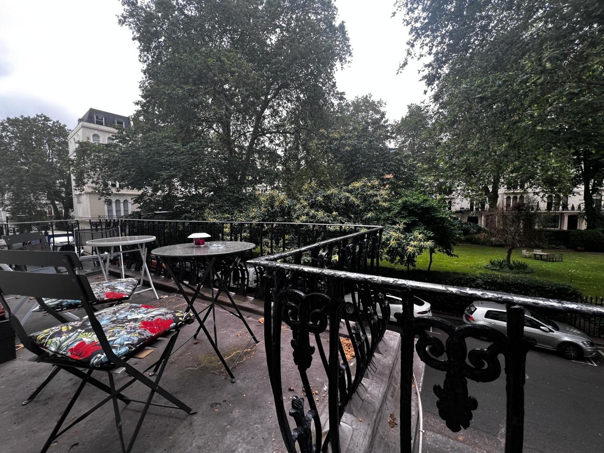 Hyde Park Studio Has Private Balcony With Tranquil Garden View London Kültér fotó